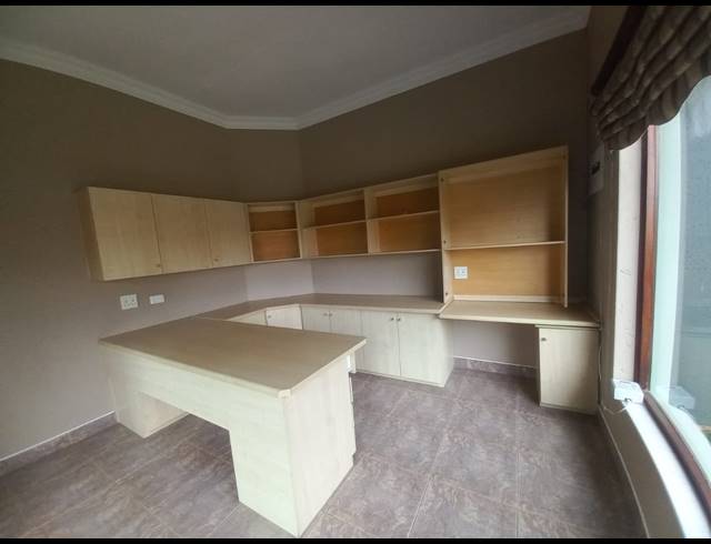 3 BEDROOM HOUSE TO LET IN SONNEVELD